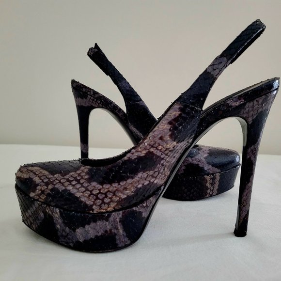 Vera Wang Lavender snakeskin leather high heels. - Picture 2 of 4